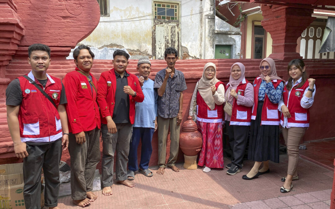 Melestarikan Kearifan Lokal: FISIP UNTAG Cirebon Serahkan Hibah Padasan untuk Masjid Merah Panjunan